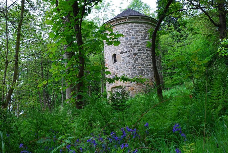 Restored dovecote in Cumbernauld Glen (c) Richard Rowe